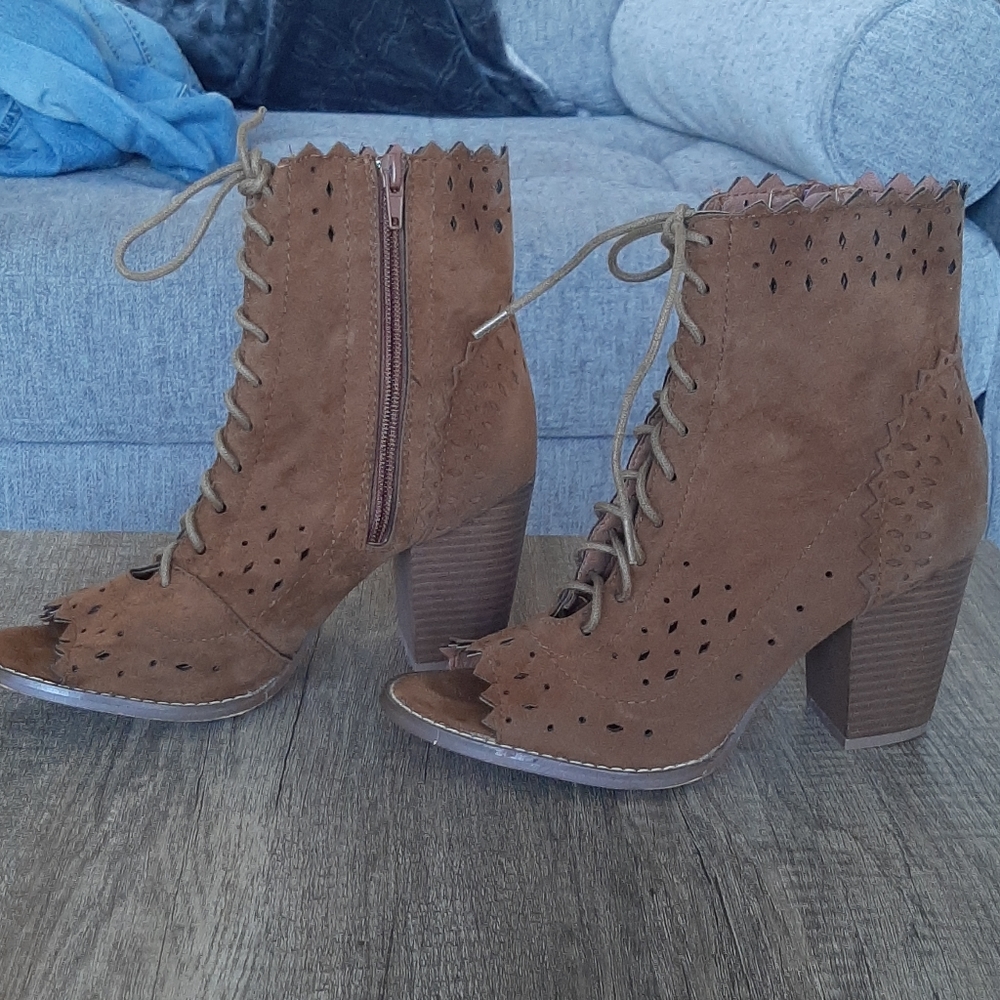 Shoes - Picture 2 of 2